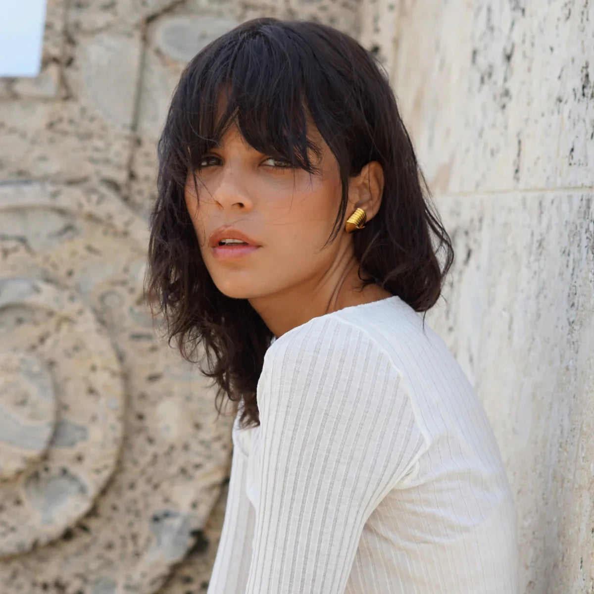 Brinco Elegante Traços Banhado a Ouro 18K