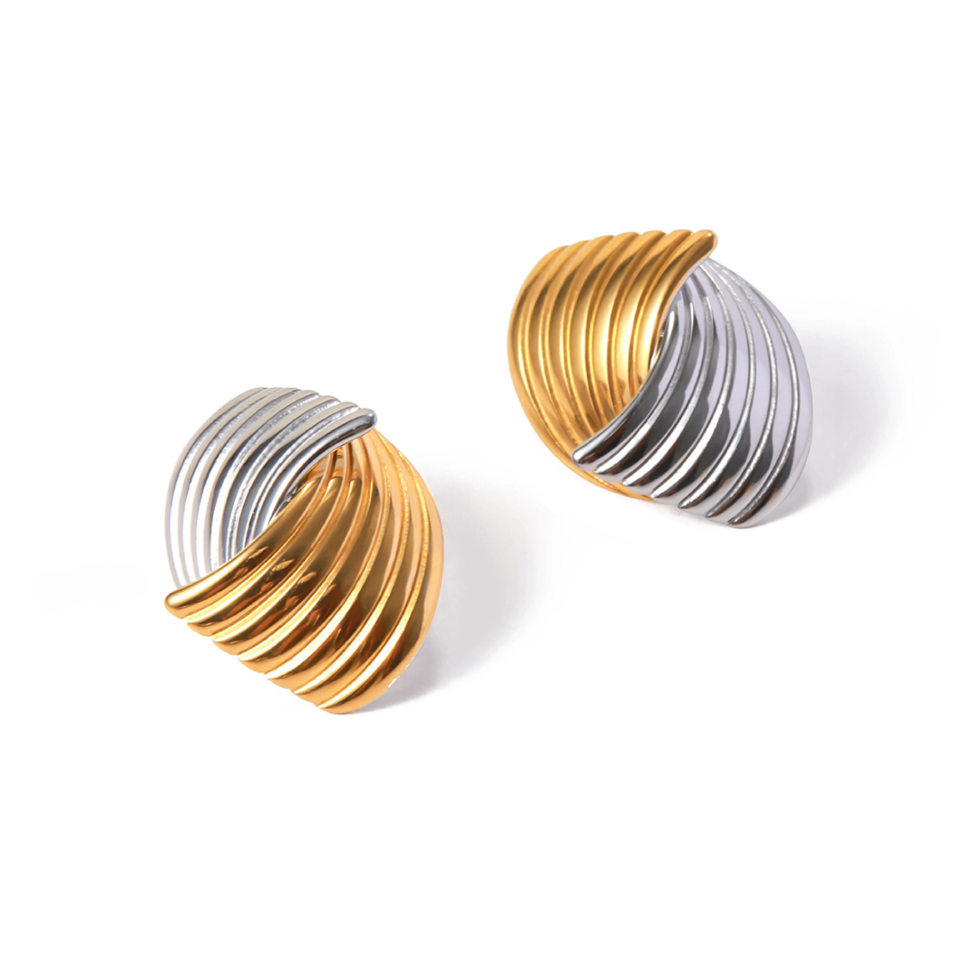 Brinco Elegante Listras Maximalista com Mix de Banhos