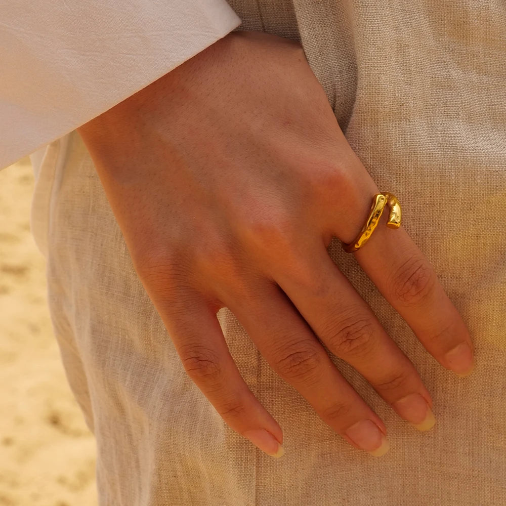 Anel Orgânico Alberta banhado a Ouro 18K