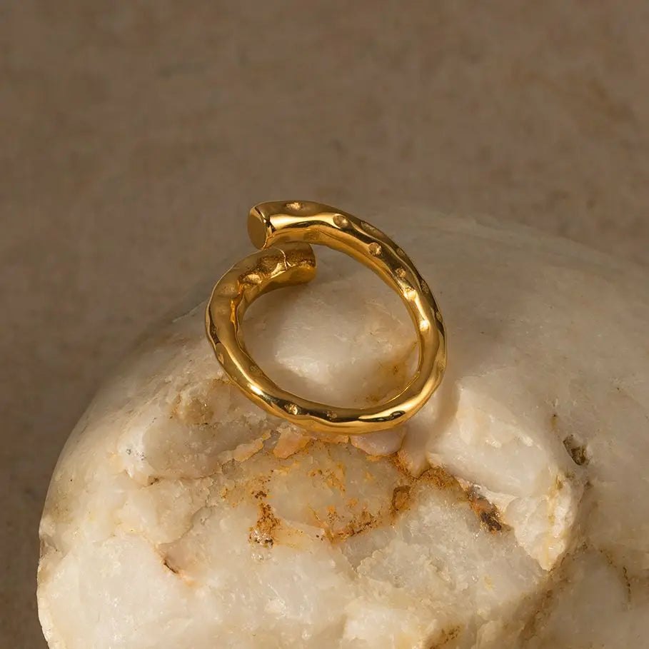 Anel Orgânico Alberta banhado a Ouro 18K