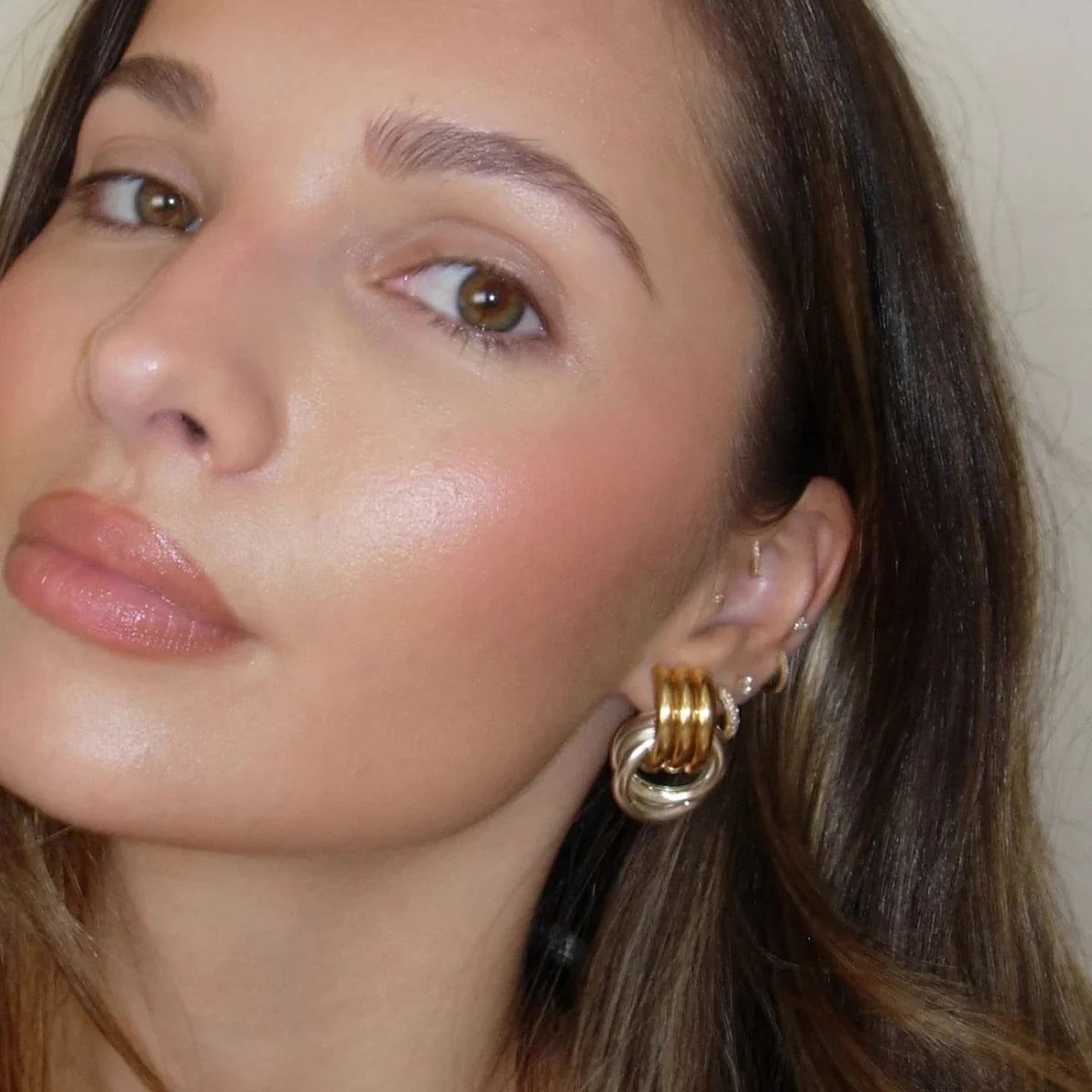 Brinco Moderno Trend Maximalista com Mix de Banhos