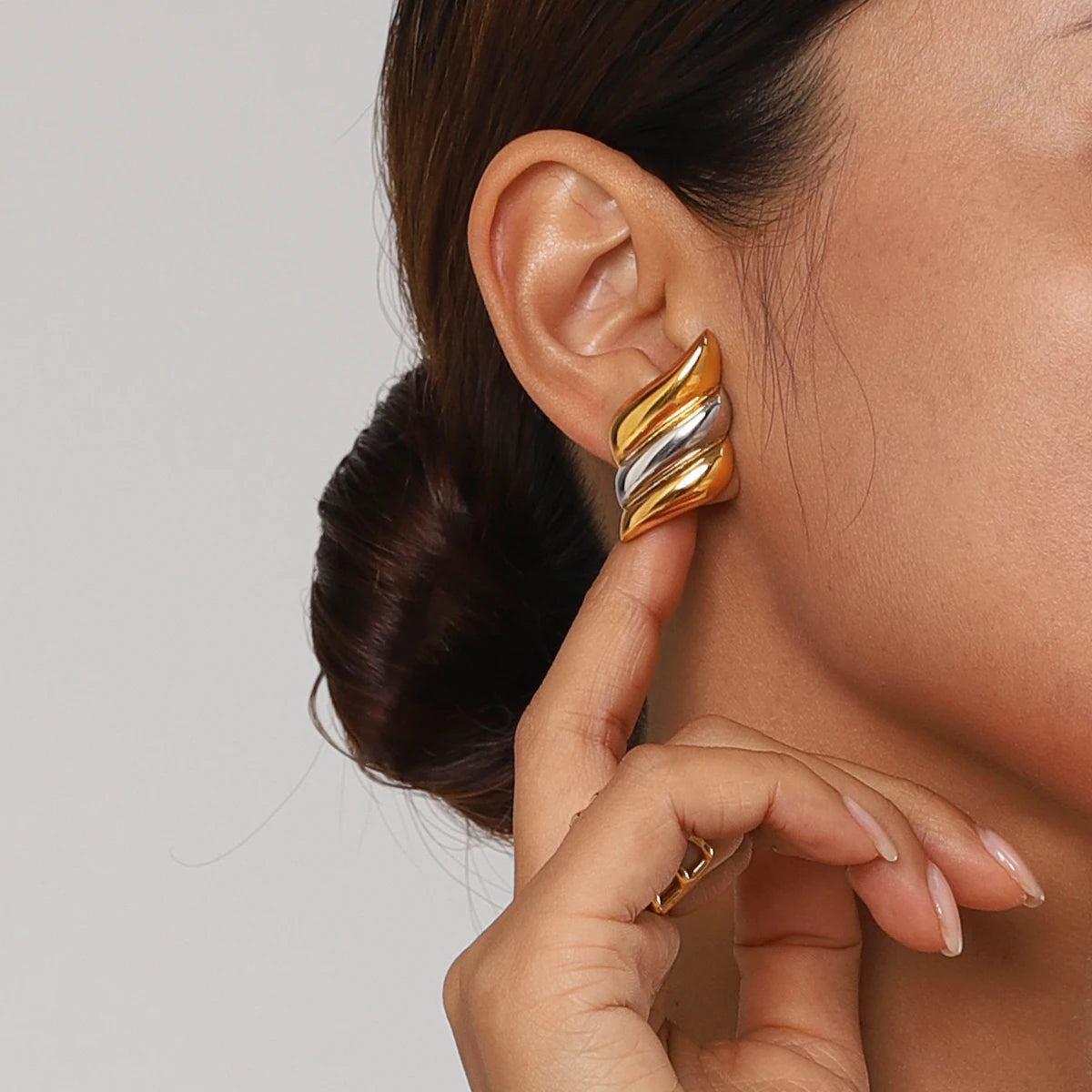 Brinco Asas de Anjo Maximalista com Mix de Banhos