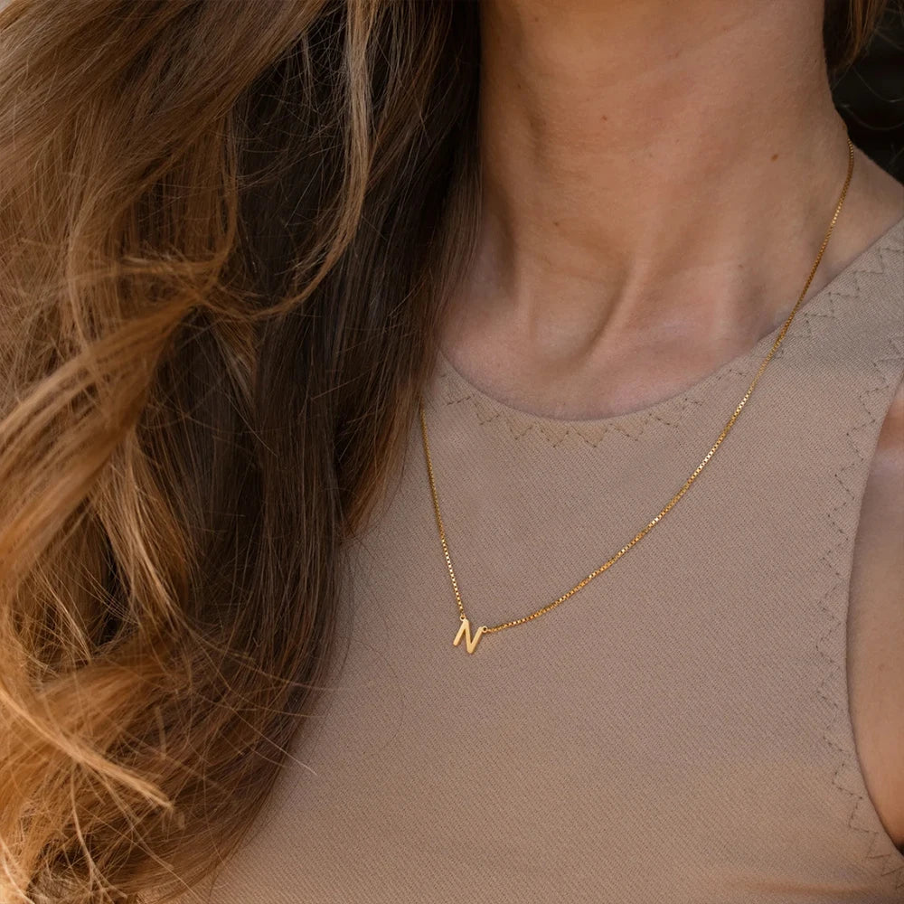 Colar de Letra Delicado Personalizado Banhado a Ouro 18K