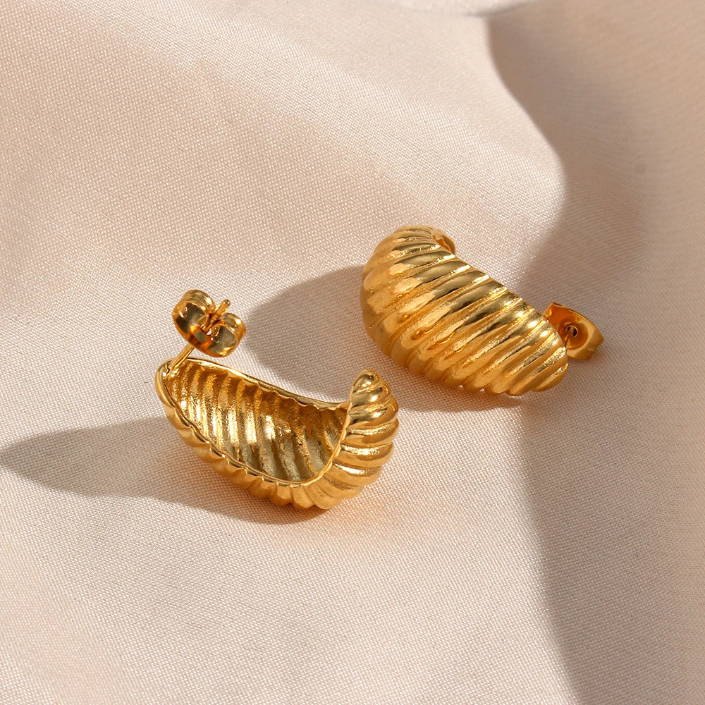 Brinco Croissant Banhado a Ouro 18k
