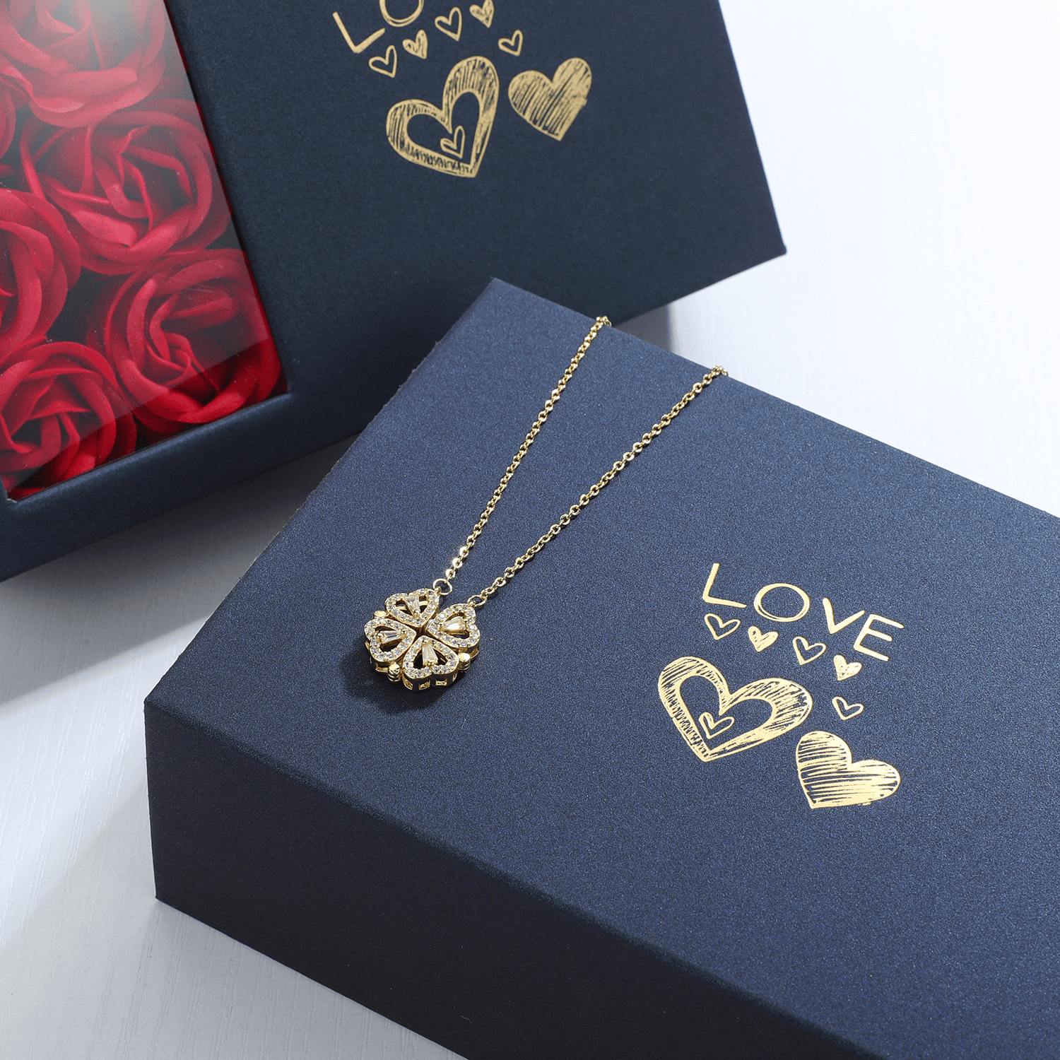 Colar Trevo de Coração + Caixa com 6 Rosas - FRETE GRÁTIS PARA TODO BRASIL - Dona bacana
