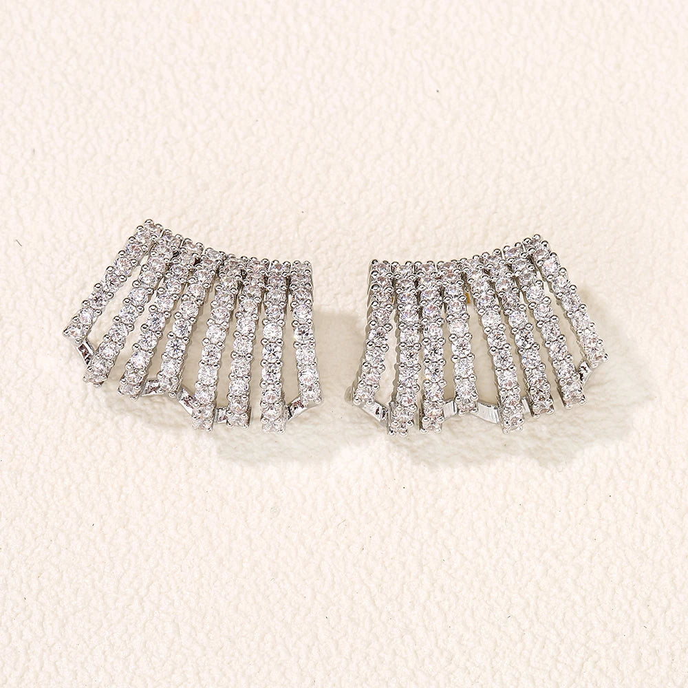 Brinco Ear Hook 8 Filetes Cravejado com Zircônias