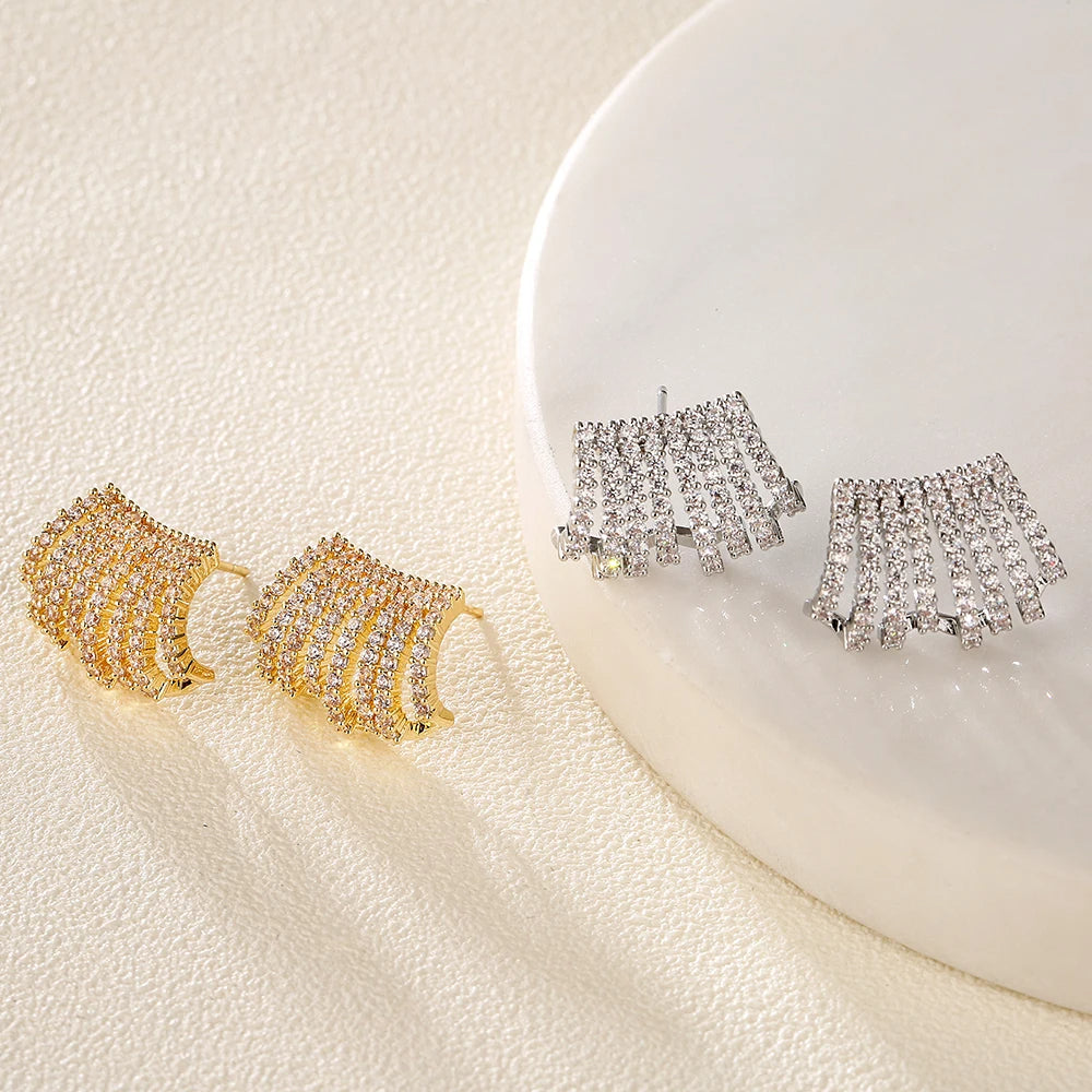 Brinco Ear Hook 8 Filetes Cravejado com Zircônias