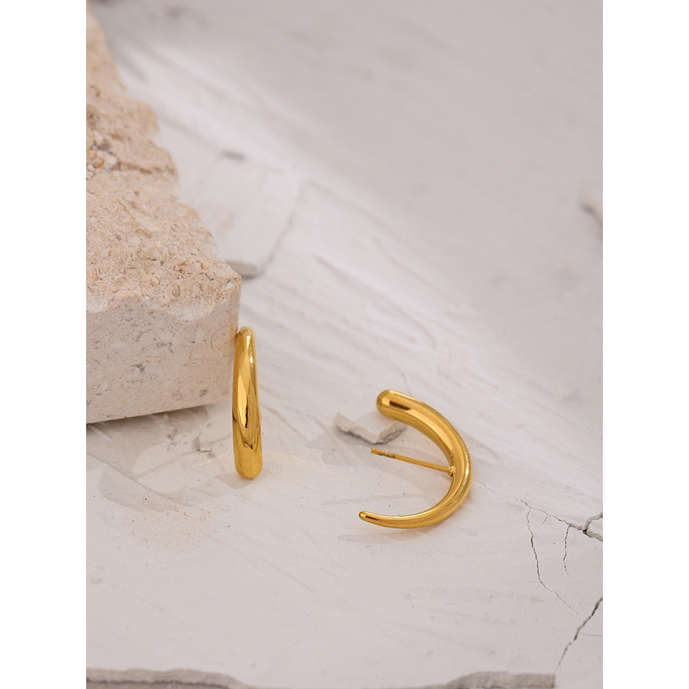 Brinco Ear Hook Banhado a Ouro 18K | Coleção Firenze