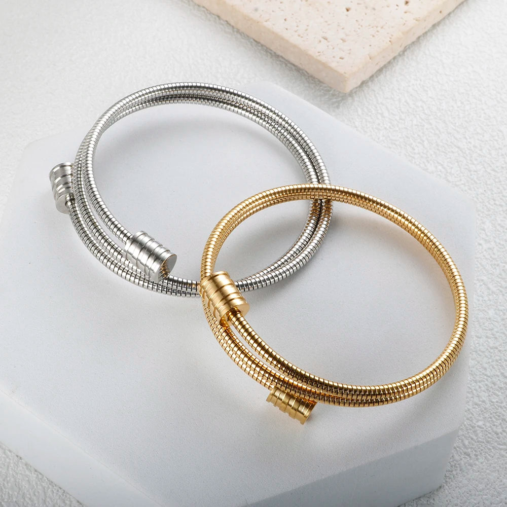 Pulseira Espiral Tríplice Banhada em Ouro 18K