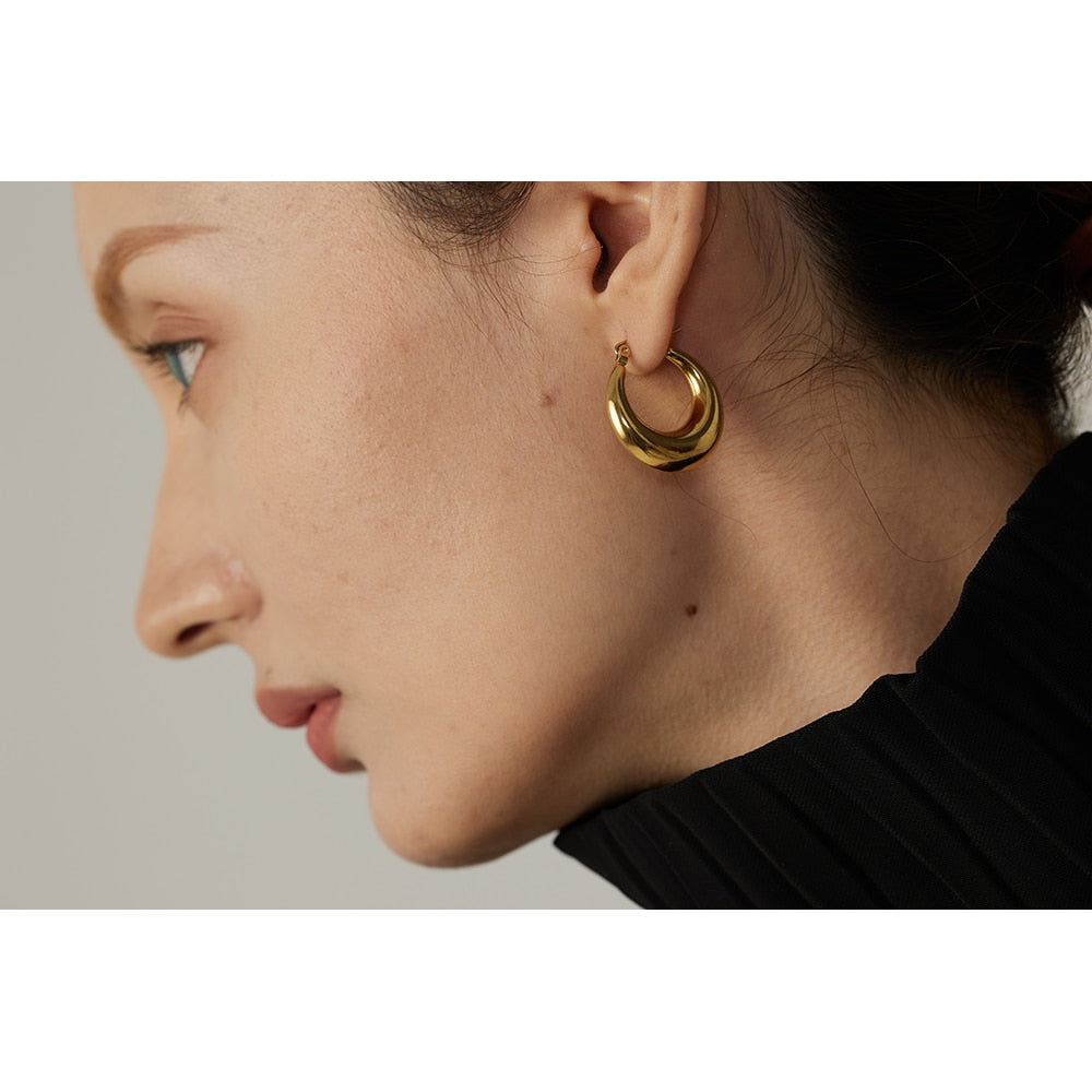 Brinco Argola Lisa Oval Banhado a Ouro 18K | Coleção Firenze