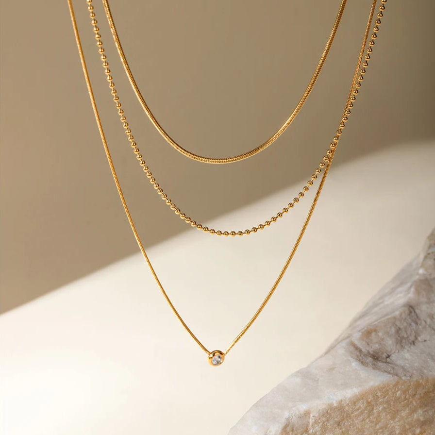 Colar Triplo Minimalista com Ponto de Luz