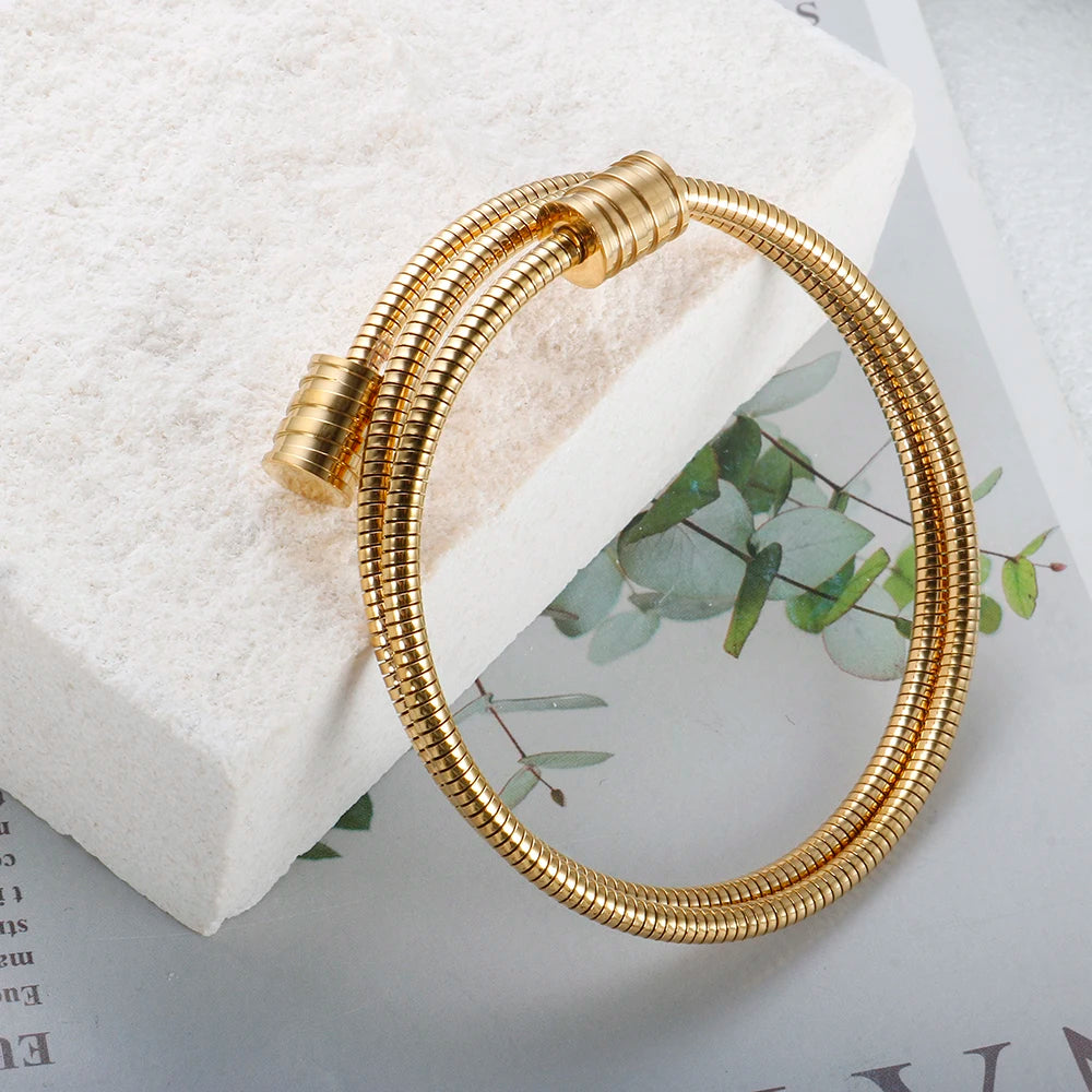 Pulseira Espiral Tríplice Banhada em Ouro 18K