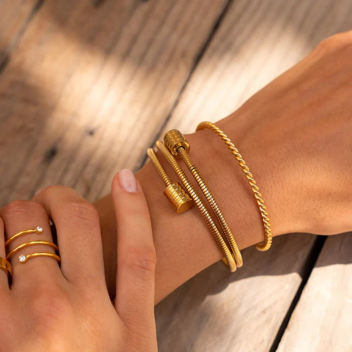 Pulseira Espiral Tríplice Banhada em Ouro 18K